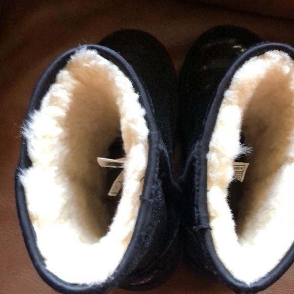 Girls UGG classic short II sequin Boots - Picture 5 of 8